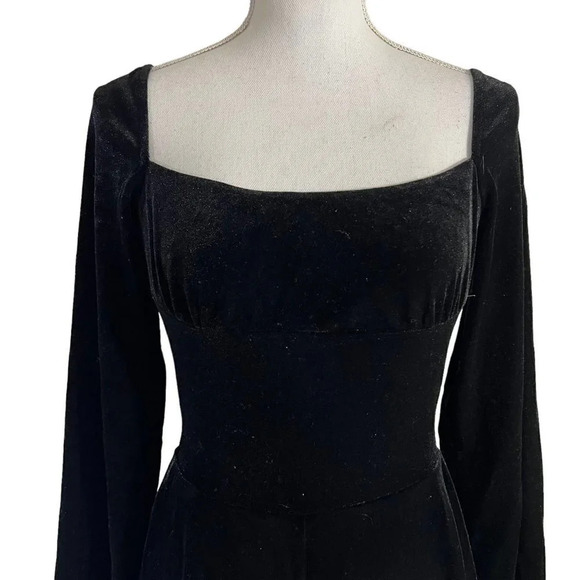 Aqua NEW Black Velour Romper Size Medium Flared Long Sleeves Shorts Cocktail - Picture 5 of 7